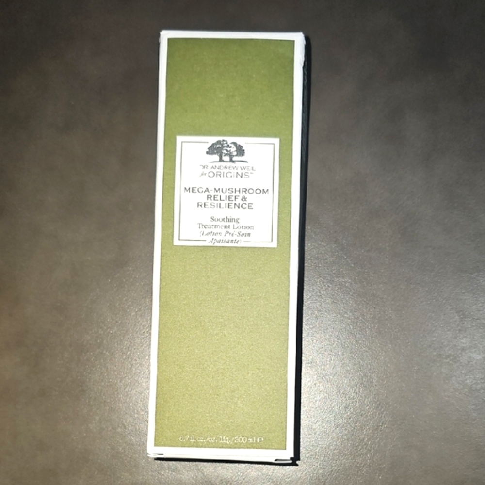 Origins Mega-Mushroom Relief & Resilience Soothing Treatment Lotion - Green